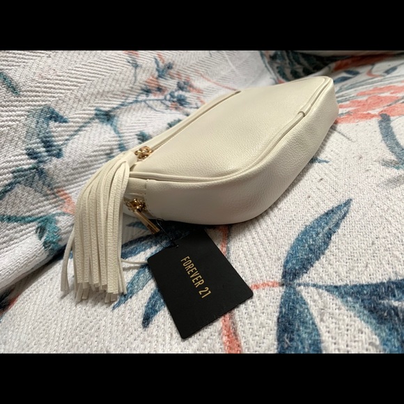 White Medium Handbag/Fanny pack - Picture 8 of 13